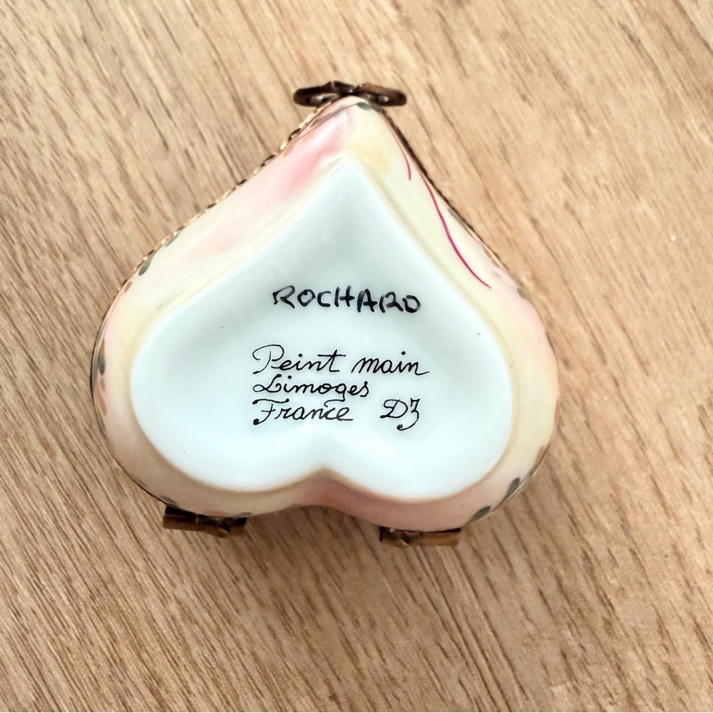 Vtg Rochard Limoges Peint Main Trinket Box Valentines, Love Aways, Pink Flowers‎ - Picture 5 of 6